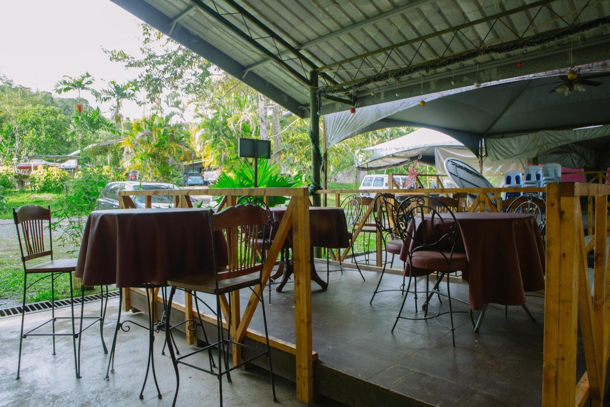 Oyo 90037 The 7 Lodge Tambunan 外观 照片