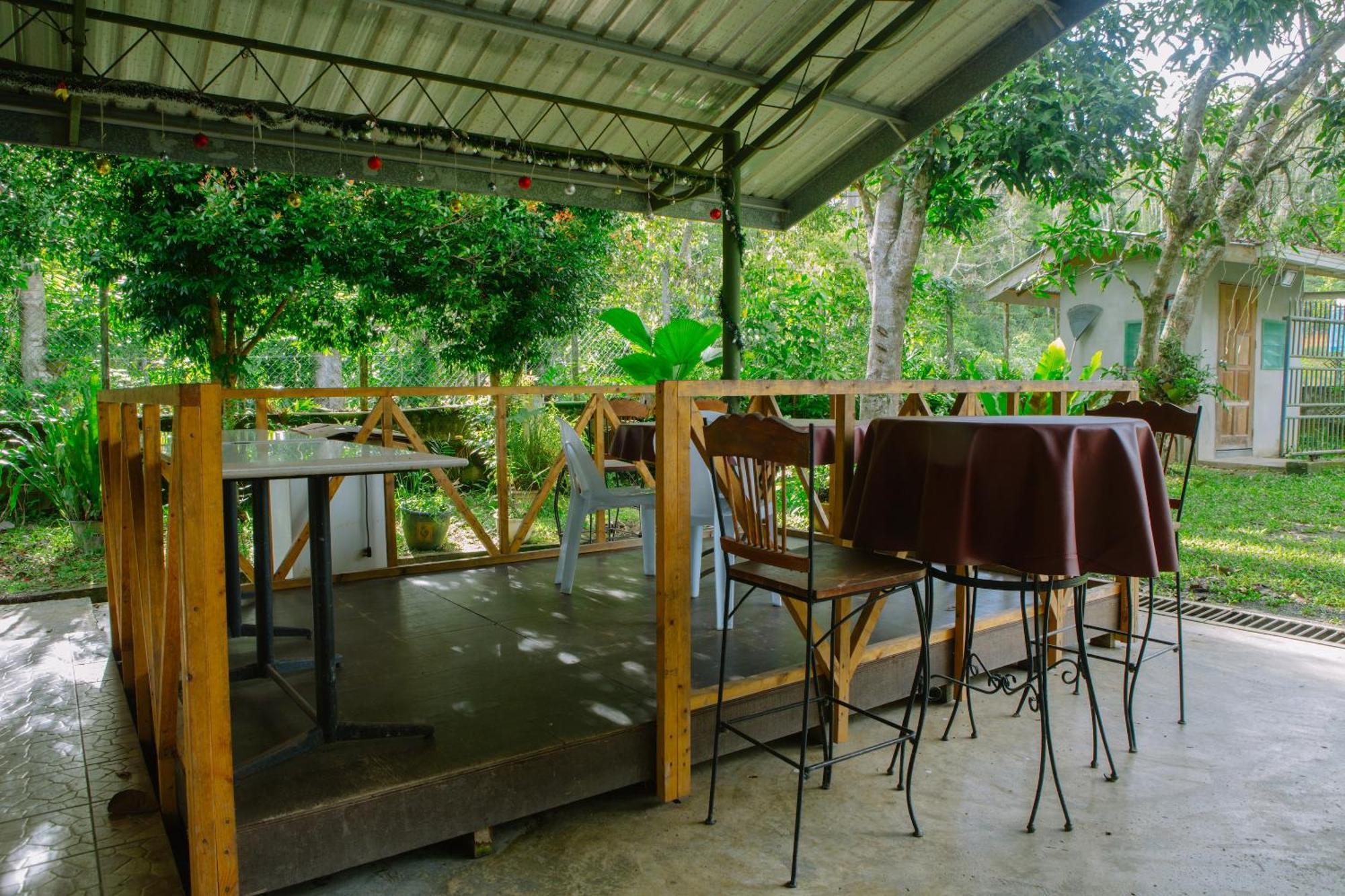 Oyo 90037 The 7 Lodge Tambunan 外观 照片